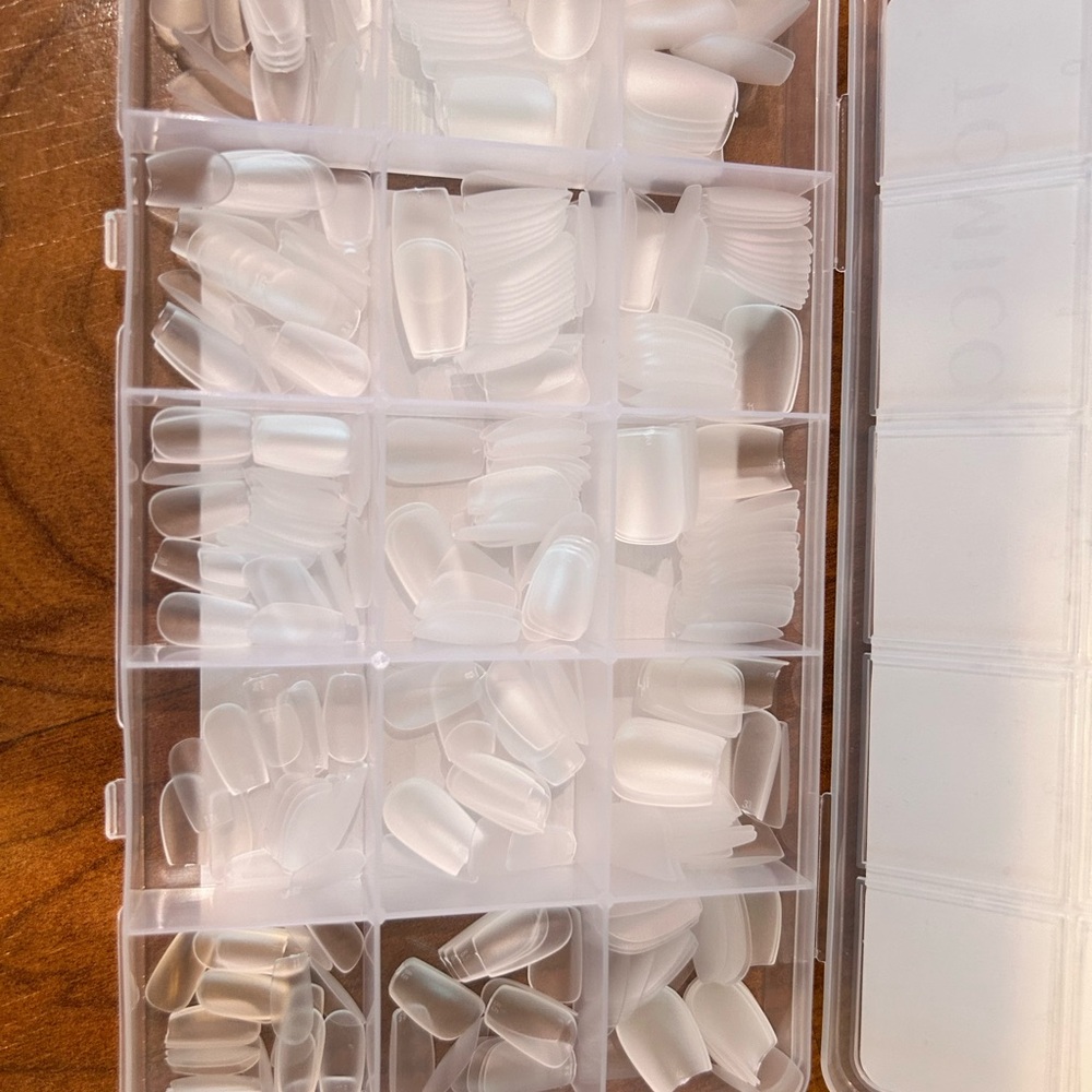 HUGE Nail Kit 💅🏻 - Picture 8 of 10
